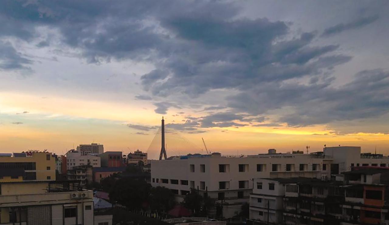 Thanabhumi Bangkok Exteriör bild